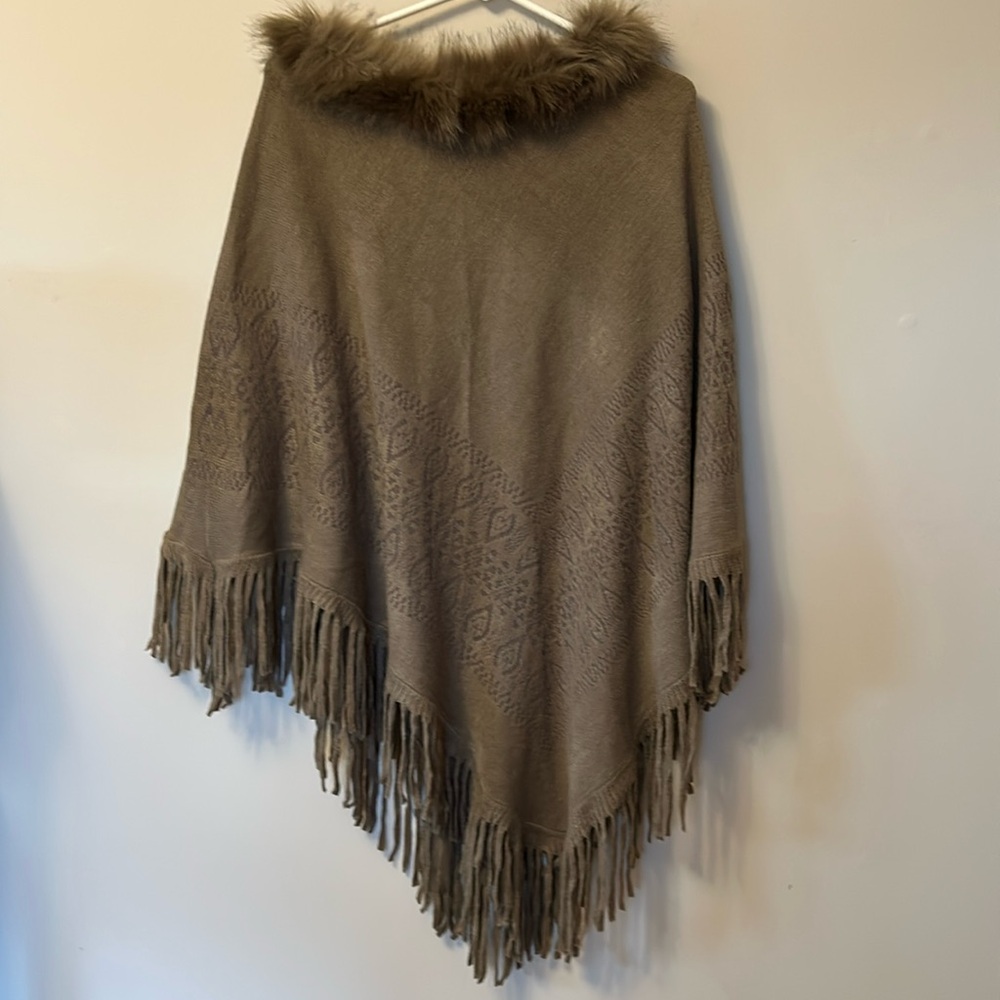 Eyeful brown knit poncho like new fringe bottom fur neckline 100% acrylic